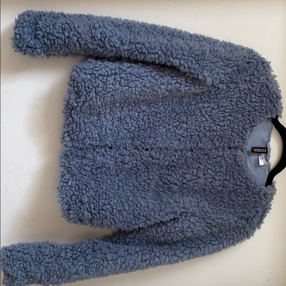 Feeling Blue 🦋 - Picture 2 of 3